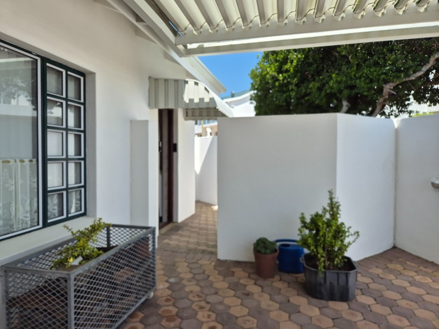 4 Bedroom Property for Sale in Stilbaai Wes Western Cape